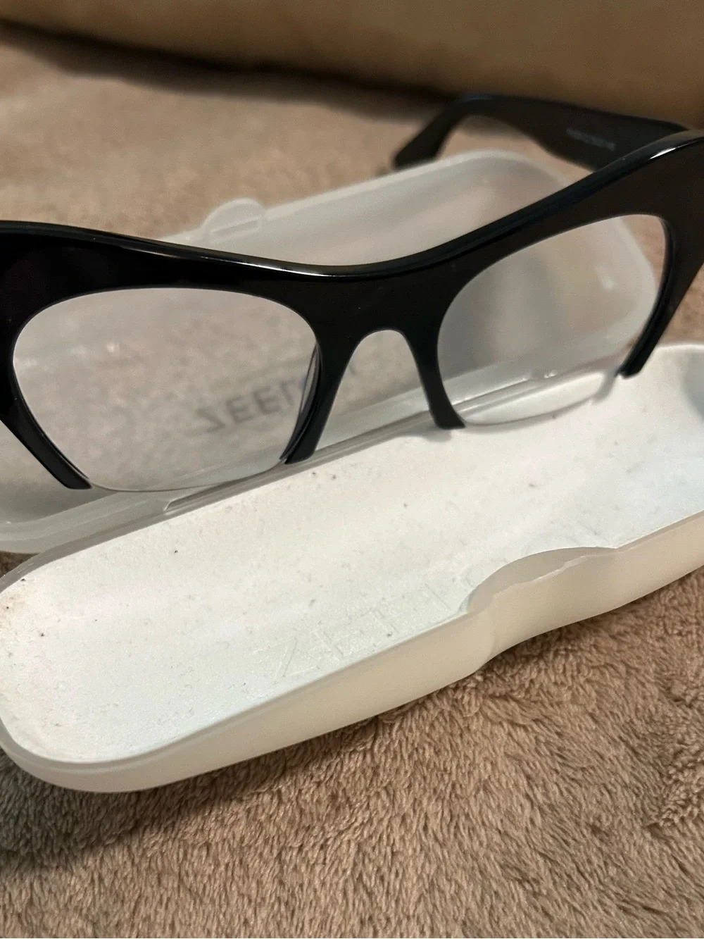 Black Cat-Eye Glasses with bottomless frame